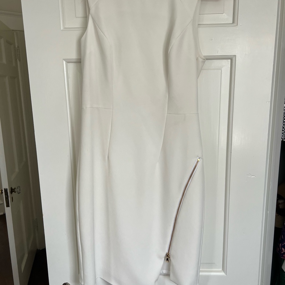 Elegant White Sleeveless Dress